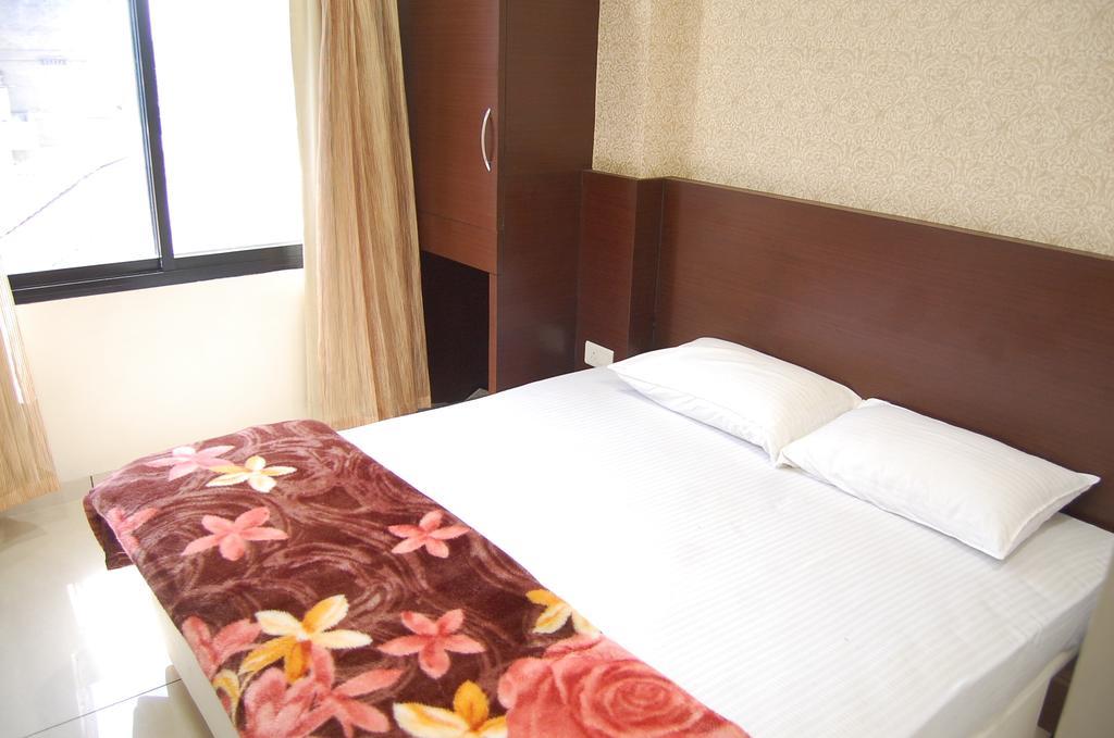 Hotel Poonam Palace Ujjain Oda fotoğraf
