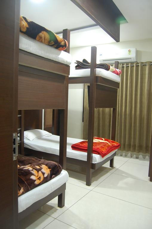 Hotel Poonam Palace Ujjain Oda fotoğraf