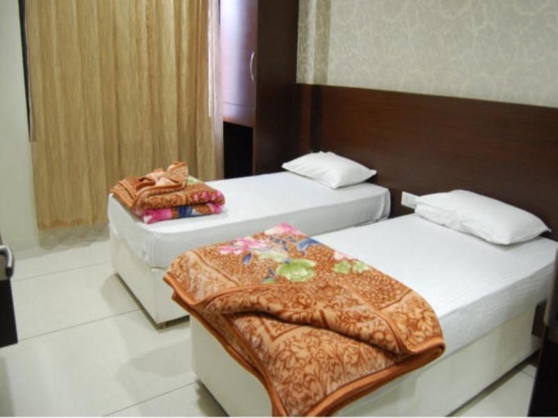 Hotel Poonam Palace Ujjain Dış mekan fotoğraf