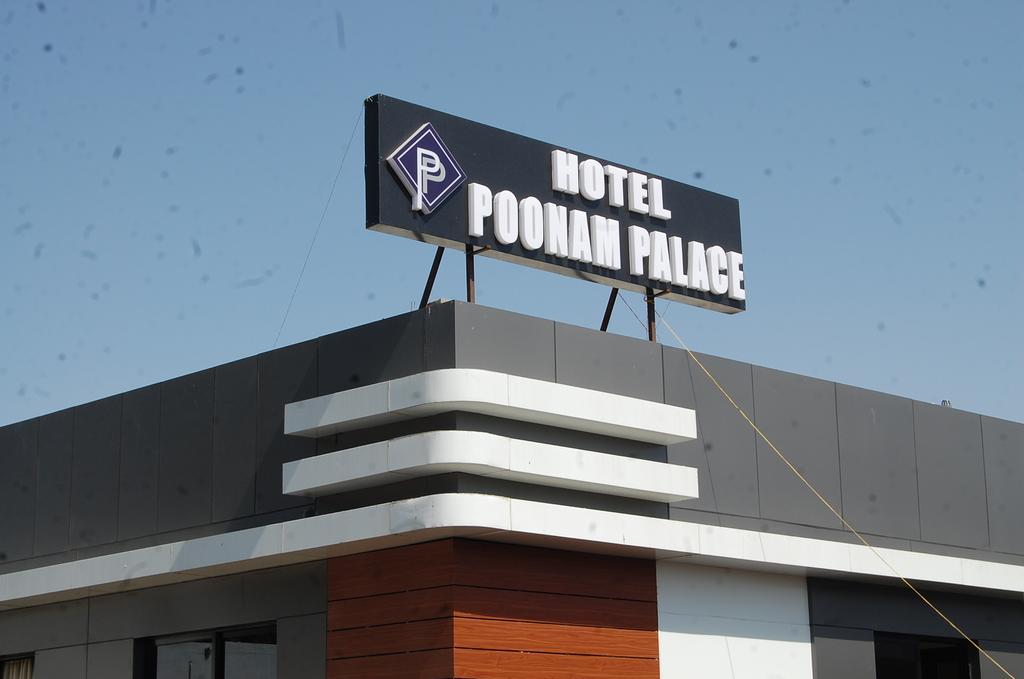 Hotel Poonam Palace Ujjain Dış mekan fotoğraf
