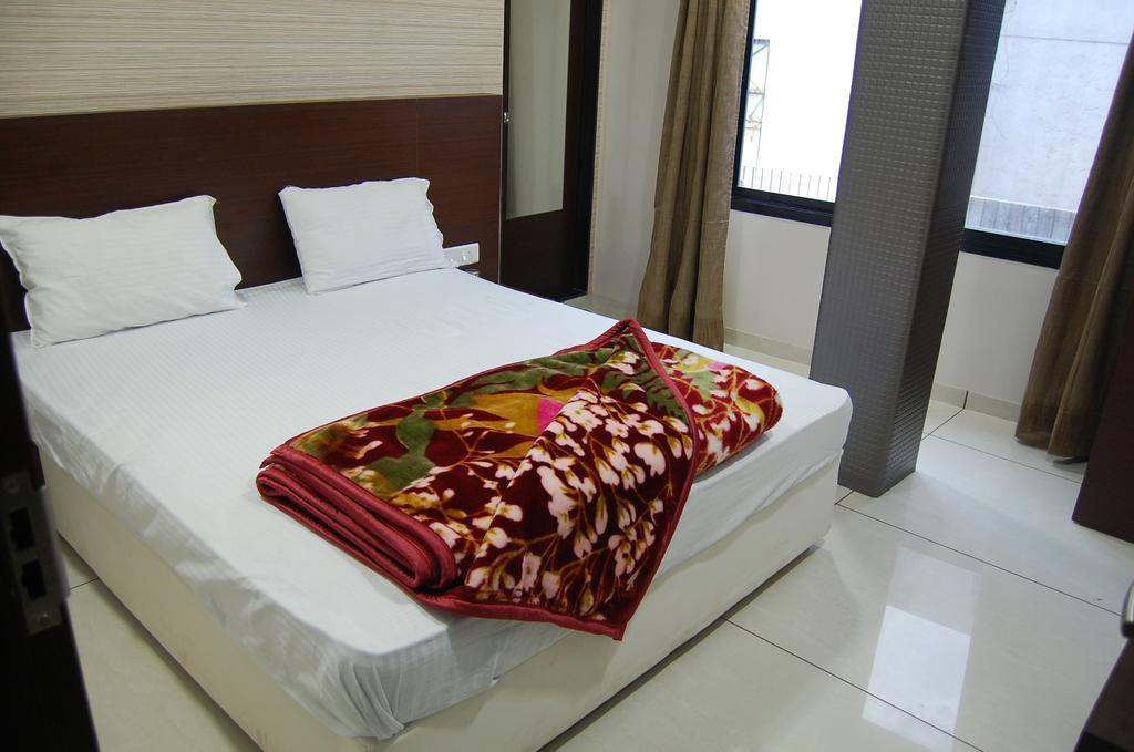Hotel Poonam Palace Ujjain Dış mekan fotoğraf