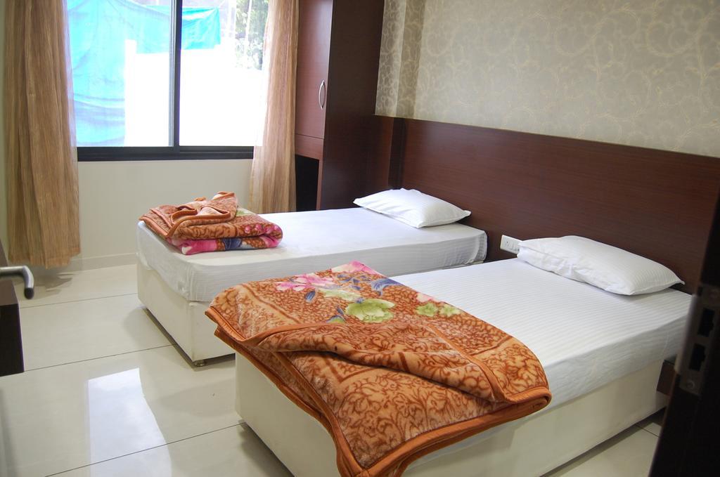 Hotel Poonam Palace Ujjain Dış mekan fotoğraf