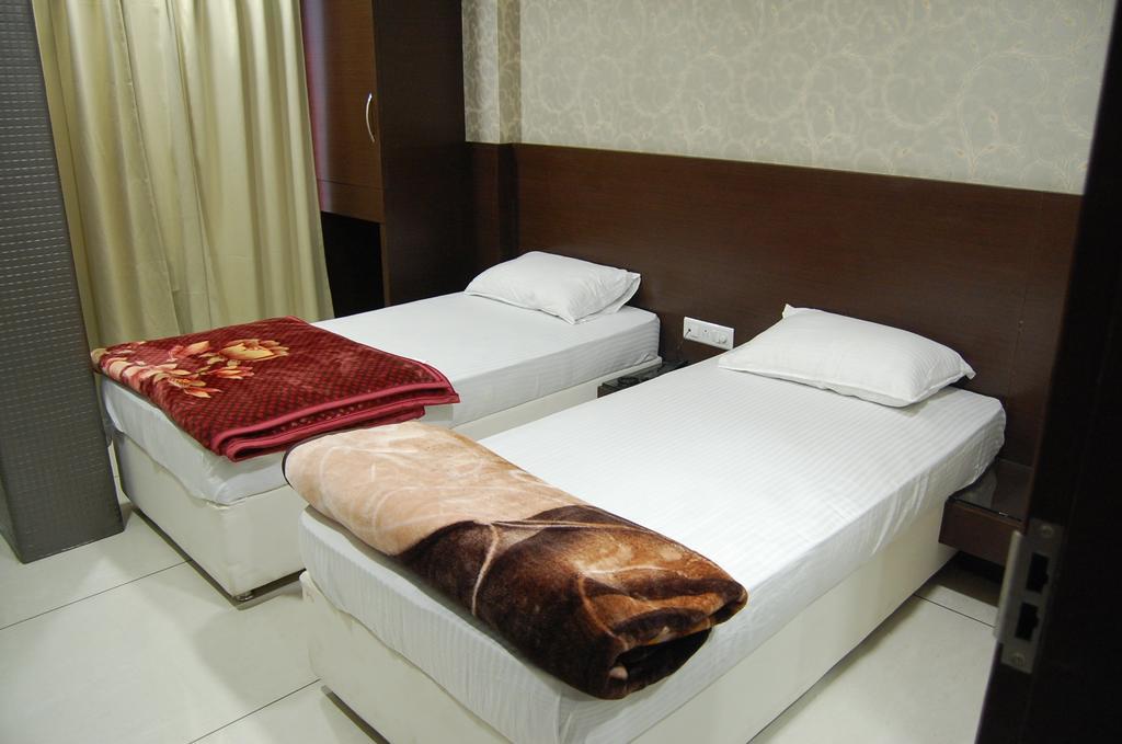 Hotel Poonam Palace Ujjain Dış mekan fotoğraf