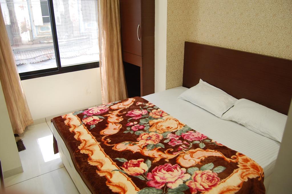 Hotel Poonam Palace Ujjain Dış mekan fotoğraf